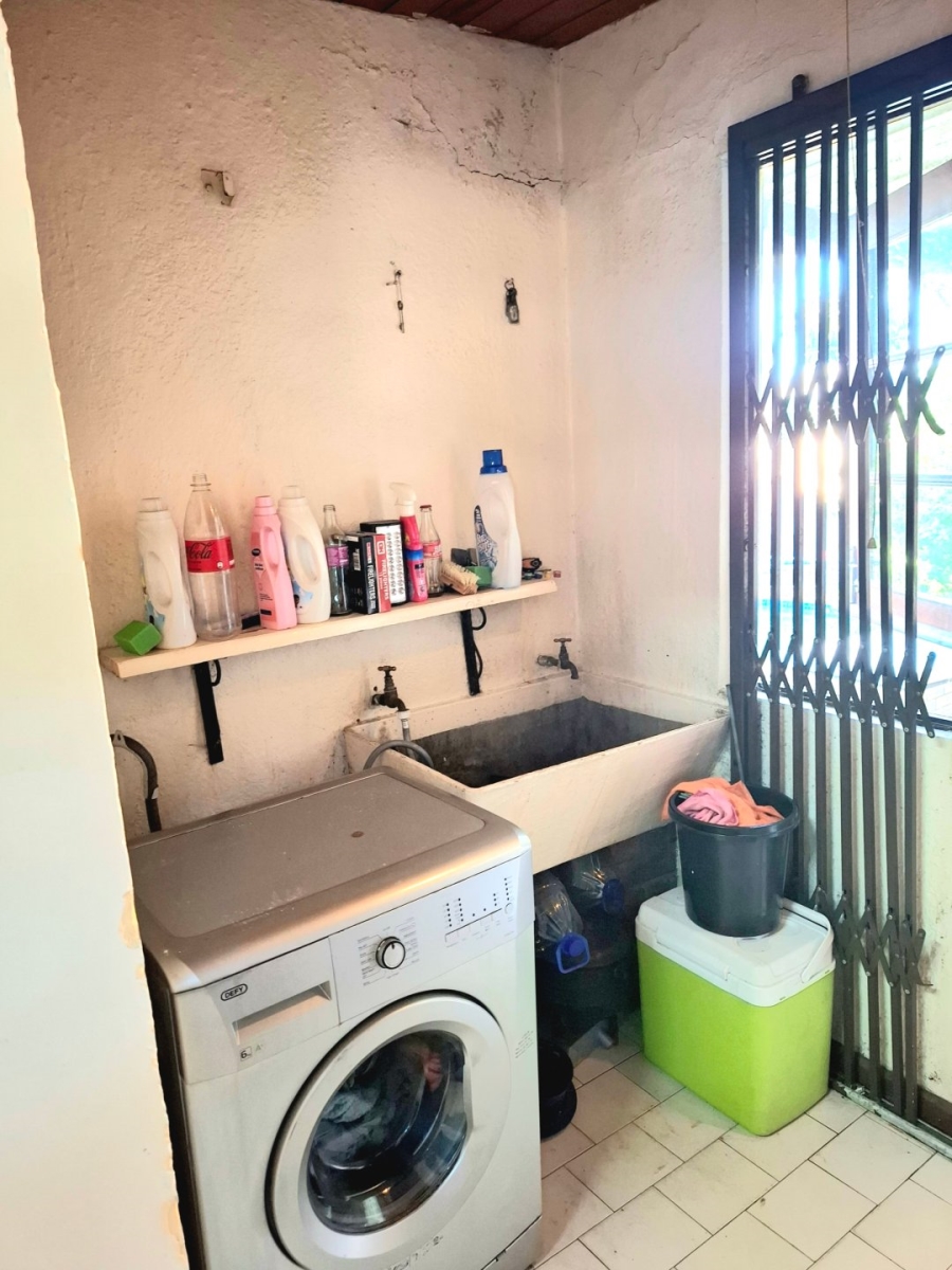 5 Bedroom Property for Sale in Oakdale Western Cape
